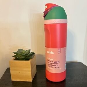 Owala Strawberry Fields Limited color drop Free Sip 24 oz Water Bottle NEW